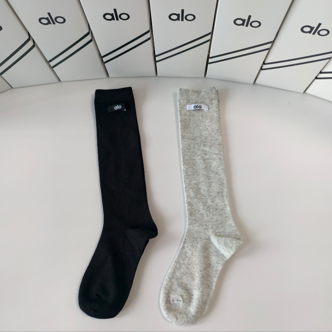 💛配包装ALO 爆款出货 新款轻奢小腿袜堆堆袜袜子🧦！一盒两双（颜色任选）专柜同步筒袜袜子，💛大牌出街，