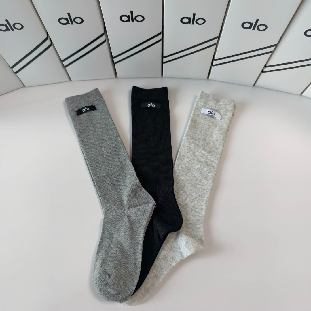 💛配包装ALO 爆款出货 新款轻奢小腿袜堆堆袜袜子🧦！一盒两双（颜色任选）专柜同步筒袜袜子，💛大牌出街，
