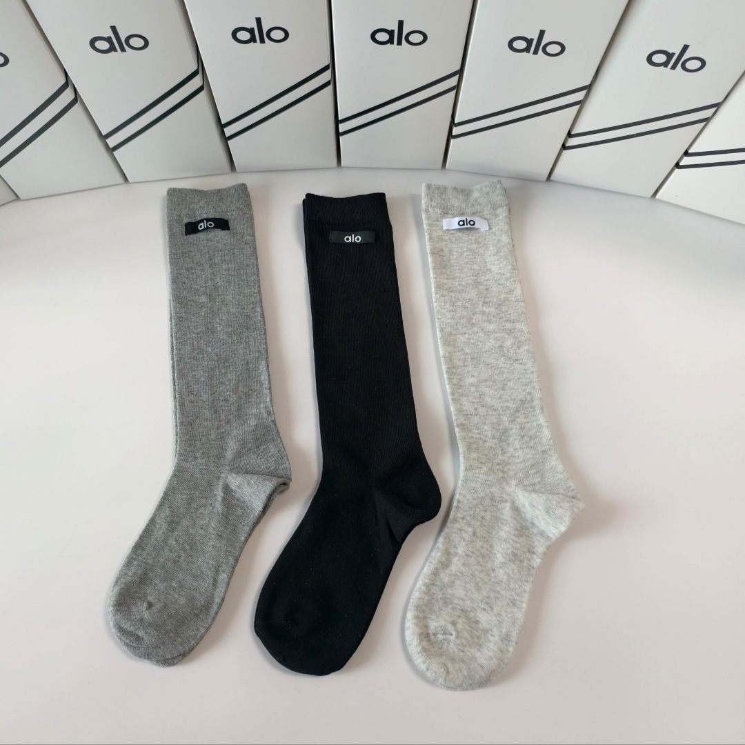 💛配包装ALO 爆款出货 新款轻奢小腿袜堆堆袜袜子🧦！一盒两双（颜色任选）专柜同步筒袜袜子，💛大牌出街，