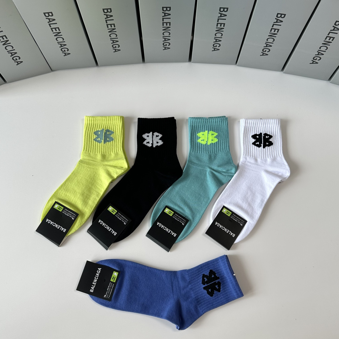 💛配专柜包装Balenciaga（巴黎世家）新款中筒袜堆堆袜袜子！一盒五双，专柜同步筒袜袜子，💛大牌出街