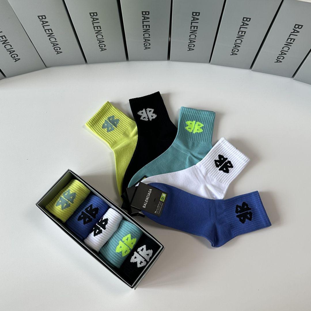 💛配专柜包装Balenciaga（巴黎世家）新款中筒袜堆堆袜袜子！一盒五双，专柜同步筒袜袜子，💛大牌出街