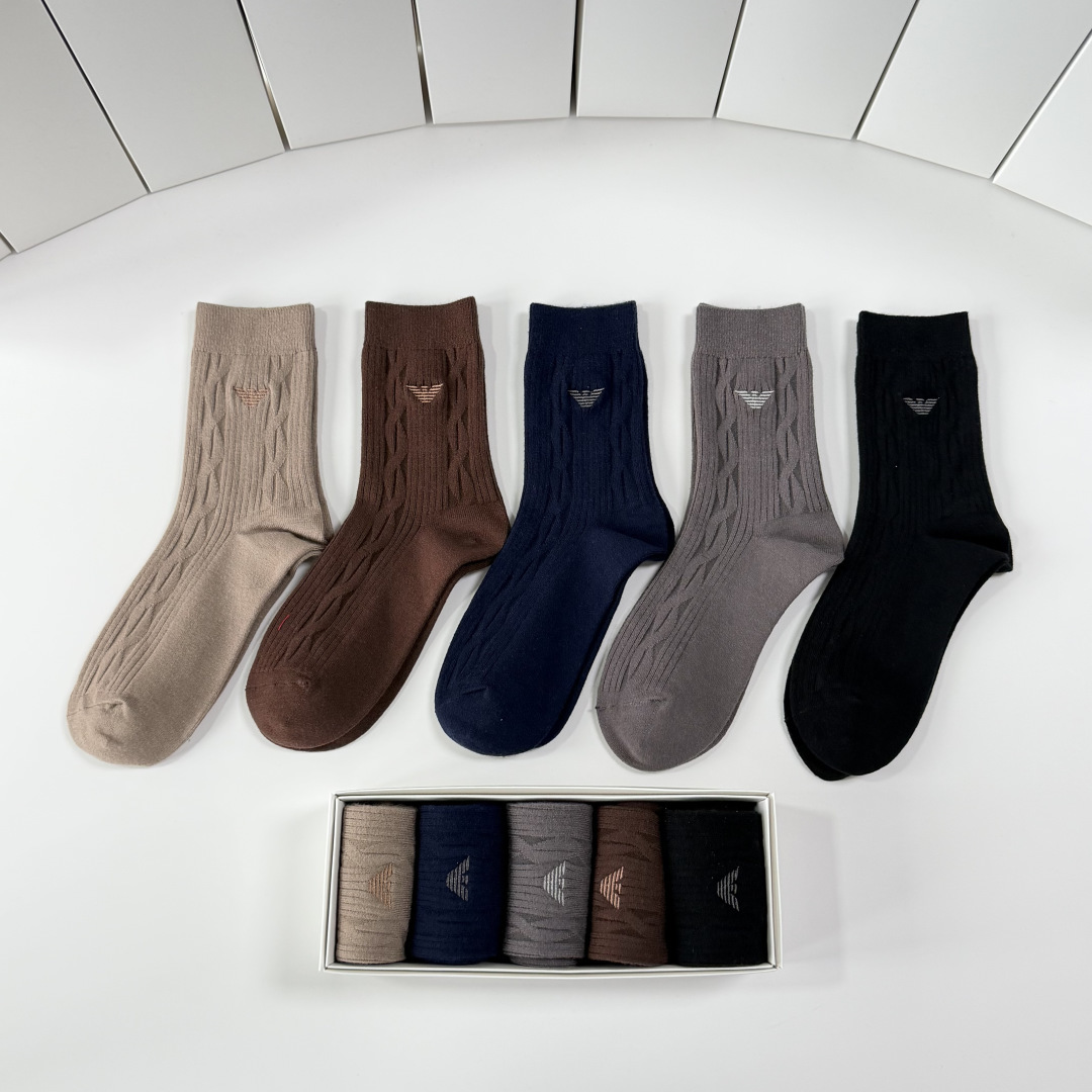 💛配专柜包装Chanel（香奈儿）新款中长款堆堆袜袜子！一盒五双，专柜同步筒袜袜子，💛大牌出街，潮人必备