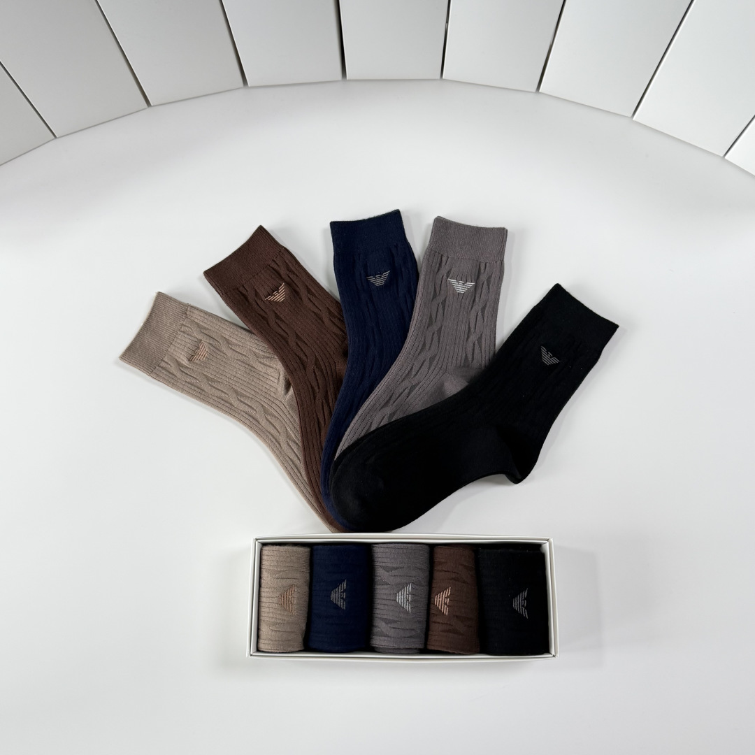 💛配专柜包装Chanel（香奈儿）新款中长款堆堆袜袜子！一盒五双，专柜同步筒袜袜子，💛大牌出街，潮人必备