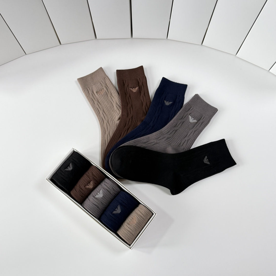 💛配专柜包装Chanel（香奈儿）新款中长款堆堆袜袜子！一盒五双，专柜同步筒袜袜子，💛大牌出街，潮人必备