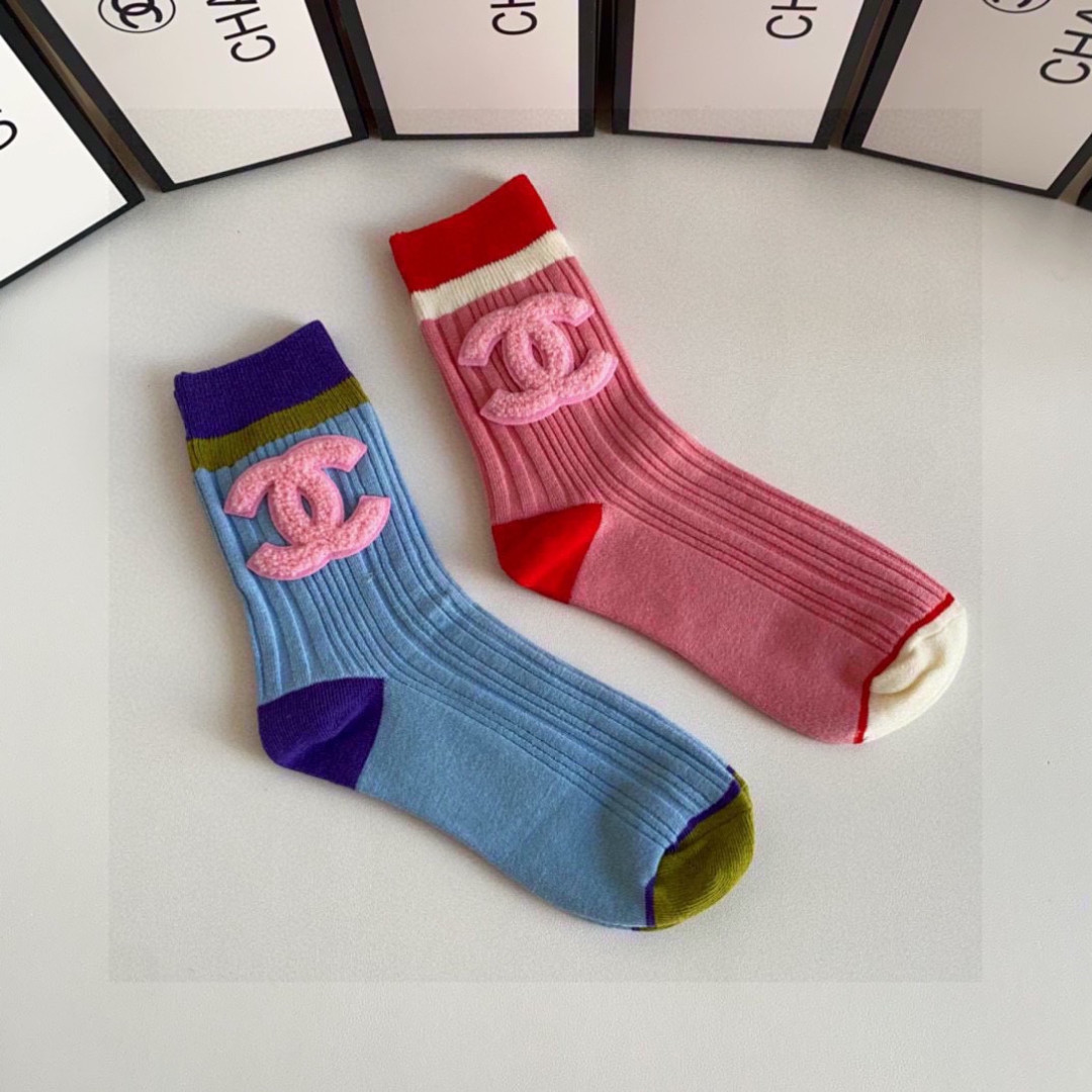 💛配专柜包装Chanel（香奈儿）新款多巴胺羊绒堆堆袜袜子！一盒两双，专柜同步款袜子，💛大牌出街，潮人必