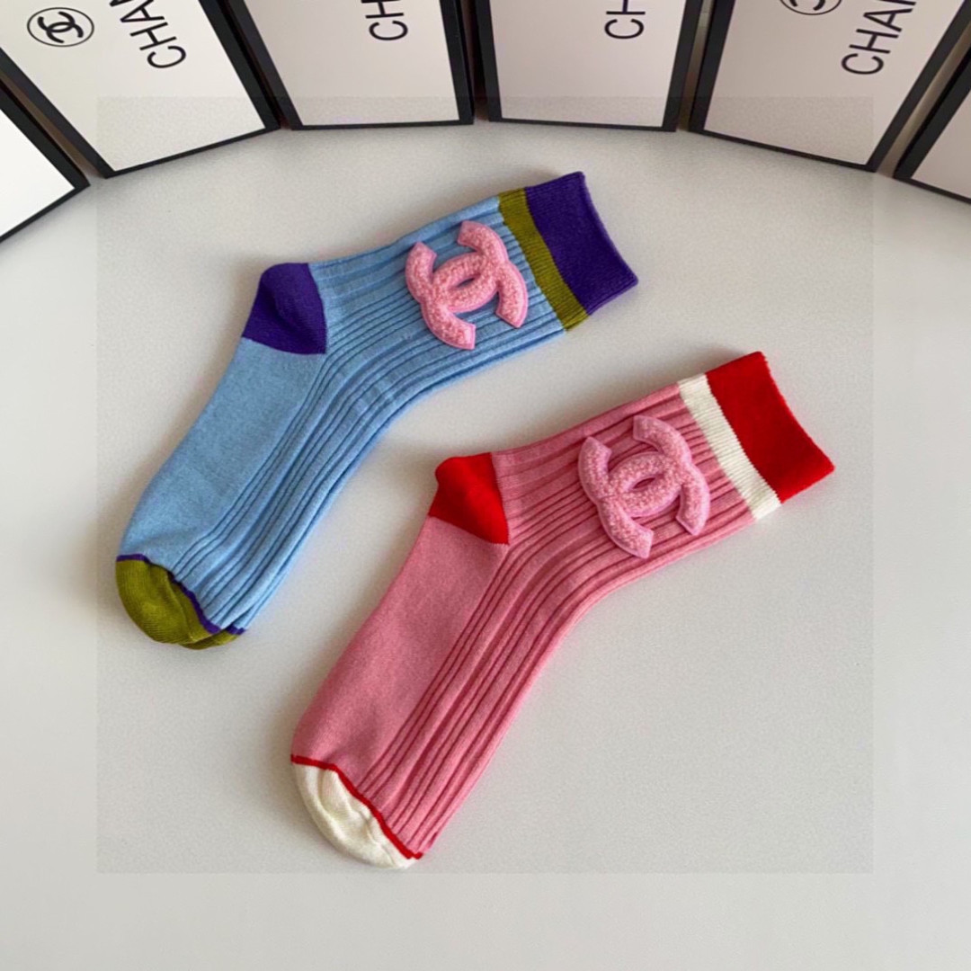 💛配专柜包装Chanel（香奈儿）新款多巴胺羊绒堆堆袜袜子！一盒两双，专柜同步款袜子，💛大牌出街，潮人必