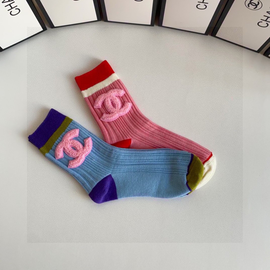 💛配专柜包装Chanel（香奈儿）新款多巴胺羊绒堆堆袜袜子！一盒两双，专柜同步款袜子，💛大牌出街，潮人必