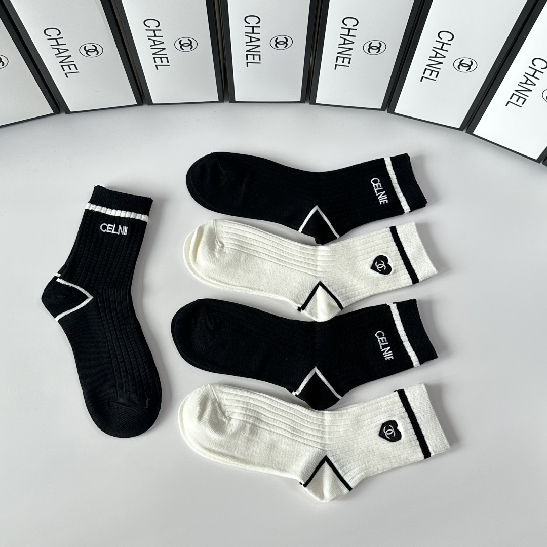 💛配包装Chanel（香奈儿）新款刺绣中长款堆堆袜袜子！一盒五双， 专柜同步筒款袜子，💛大牌出街，潮人必