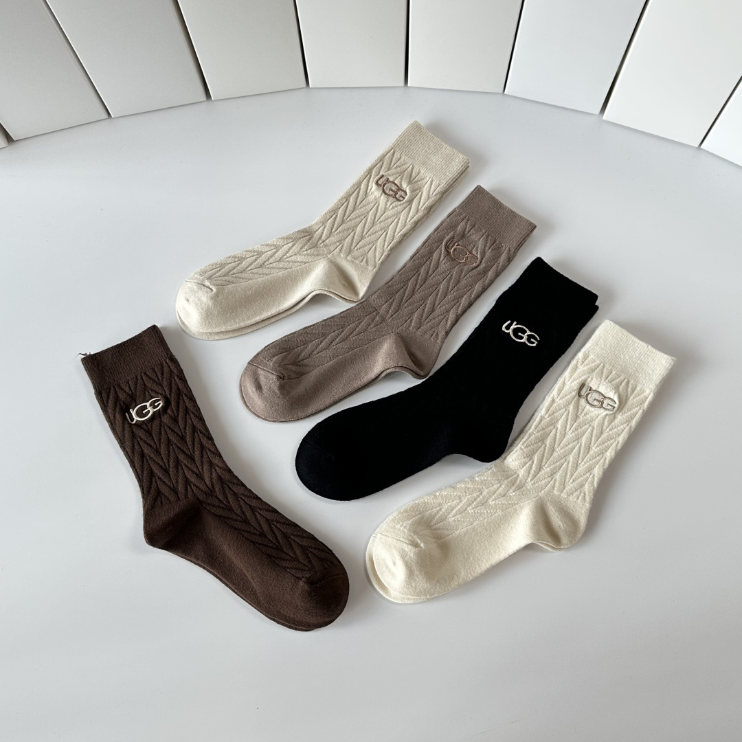 💛配包装UGG 新款羊绒中长款堆堆袜袜子！一盒五双， 专柜同步筒款袜子，💛大牌出街，潮人必备🔥超好搭