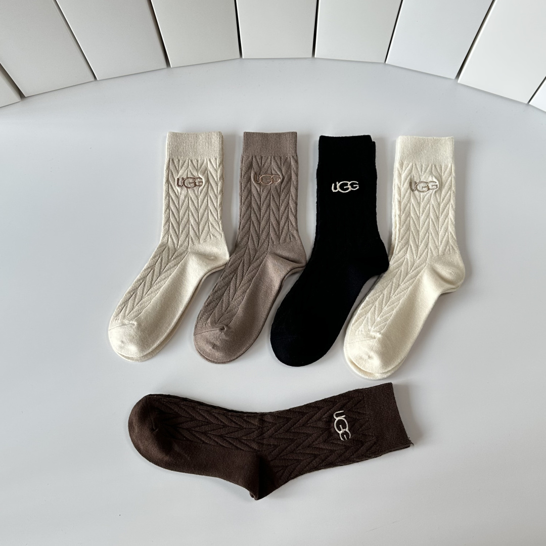 💛配包装UGG 新款羊绒中长款堆堆袜袜子！一盒五双， 专柜同步筒款袜子，💛大牌出街，潮人必备🔥超好搭
