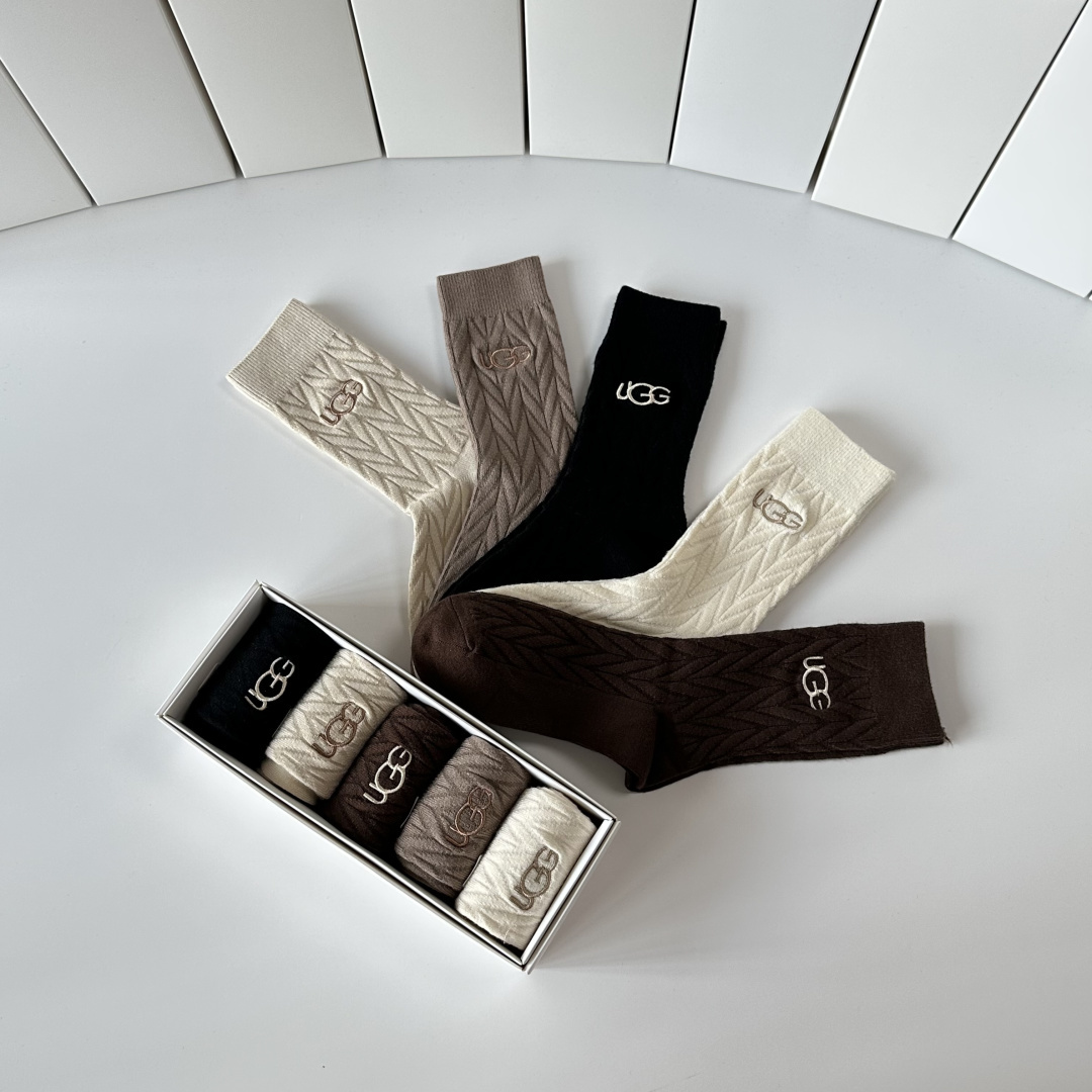 💛配包装UGG 新款羊绒中长款堆堆袜袜子！一盒五双， 专柜同步筒款袜子，💛大牌出街，潮人必备🔥超好搭