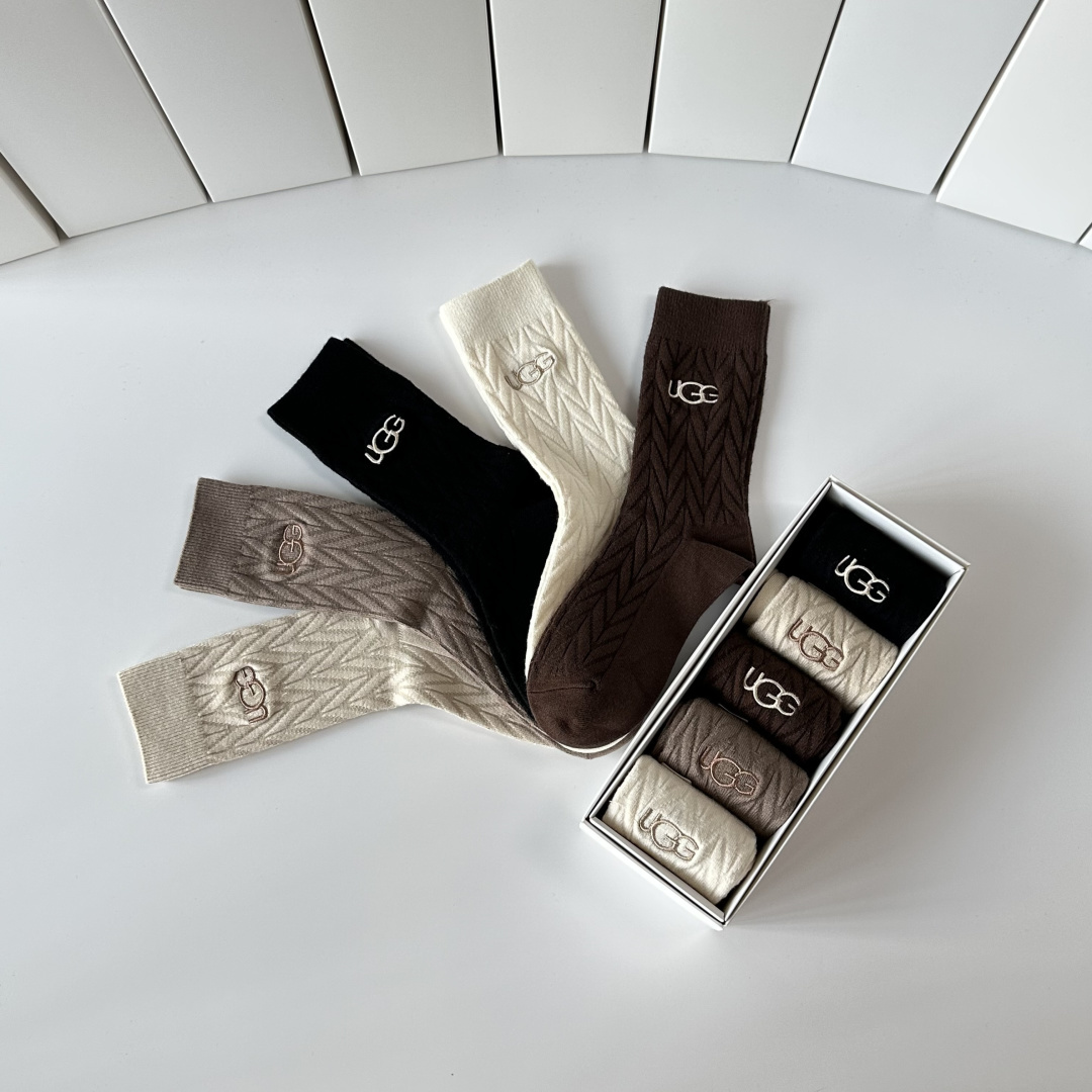 💛配包装UGG 新款羊绒中长款堆堆袜袜子！一盒五双， 专柜同步筒款袜子，💛大牌出街，潮人必备🔥超好搭