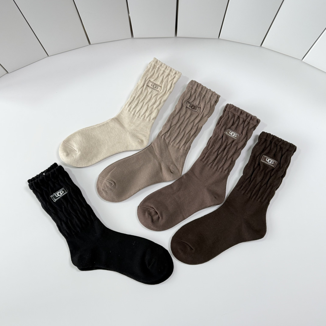 💛配包装UGG 新款羊绒刺绣中长款堆堆袜袜子！一盒五双， 专柜同步筒款袜子，💛大牌出街，潮人必备🔥超好搭