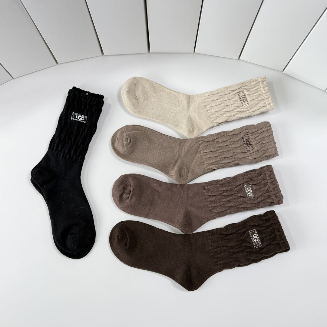 💛配包装UGG 新款羊绒刺绣中长款堆堆袜袜子！一盒五双， 专柜同步筒款袜子，💛大牌出街，潮人必备🔥超好搭