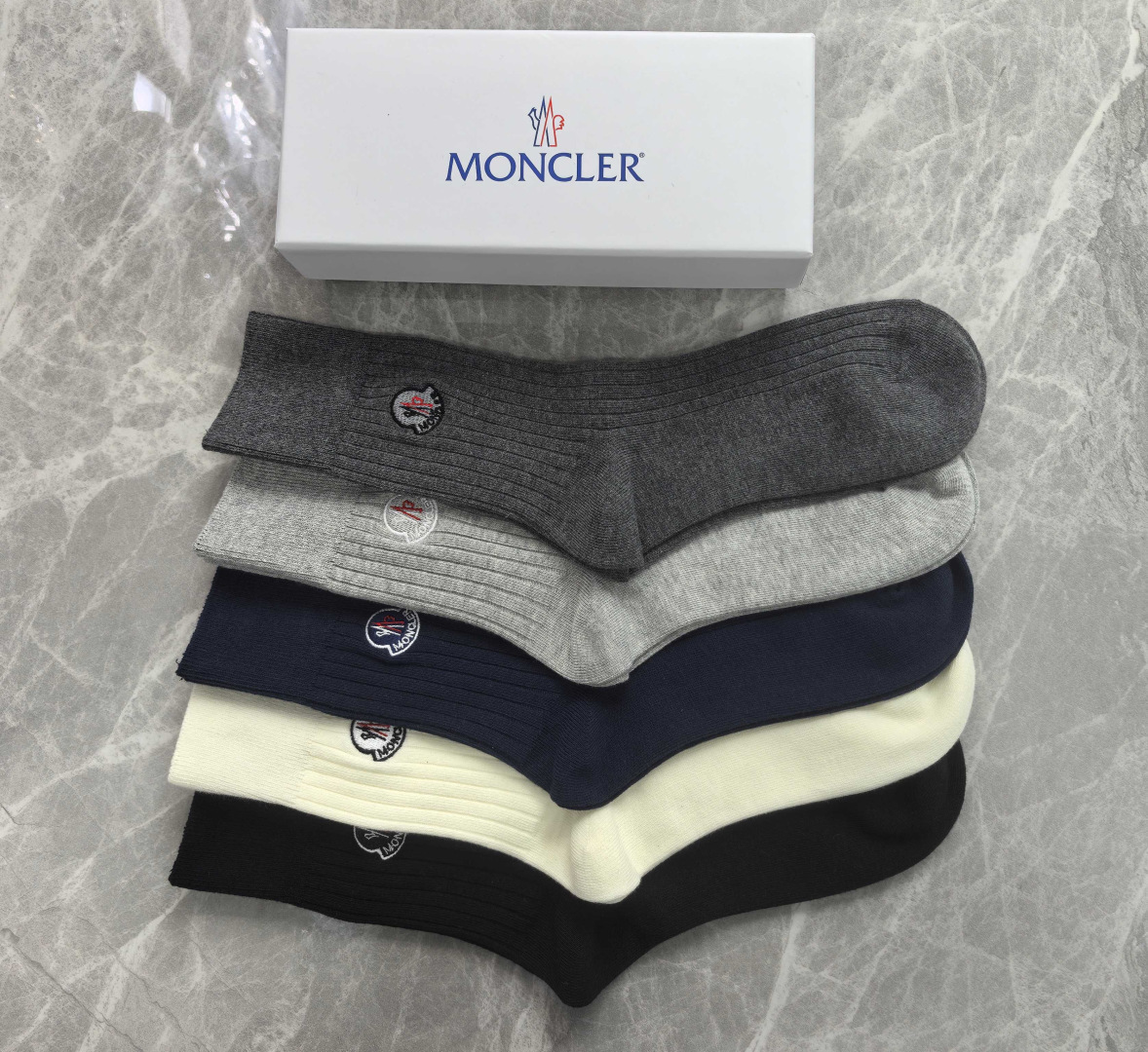 💛配专柜包装MONCLER（蒙口）最新羊绒刺绣款中长款堆堆袜袜子！一盒五双，专柜同步筒袜袜子，💛大牌出街