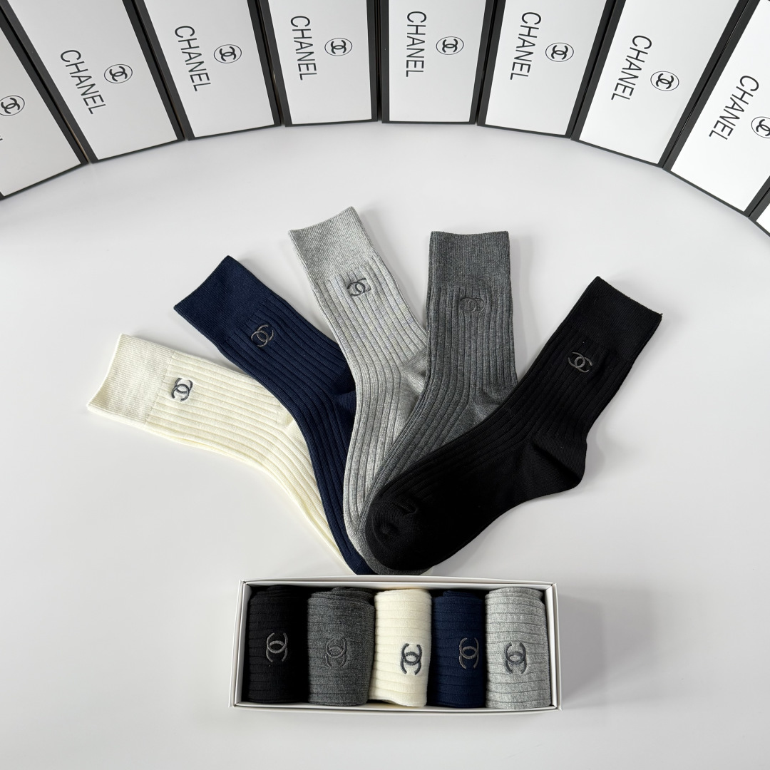 💛配专柜包装Chanel（香奈儿）新款针织刺绣中长款堆堆袜袜子！一盒五双，专柜同步筒袜袜子，💛大牌出街，