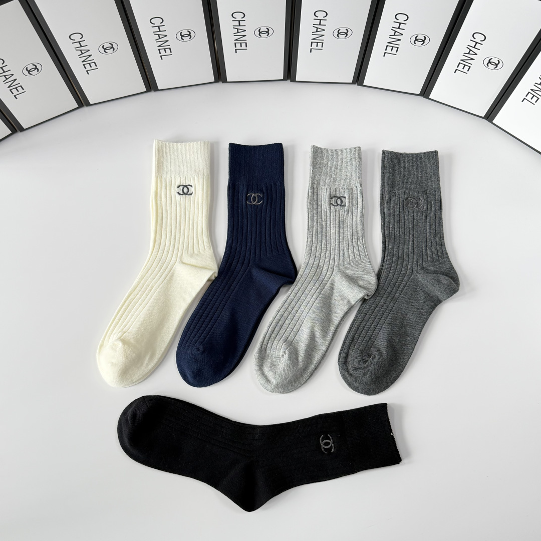 💛配专柜包装Chanel（香奈儿）新款针织刺绣中长款堆堆袜袜子！一盒五双，专柜同步筒袜袜子，💛大牌出街，