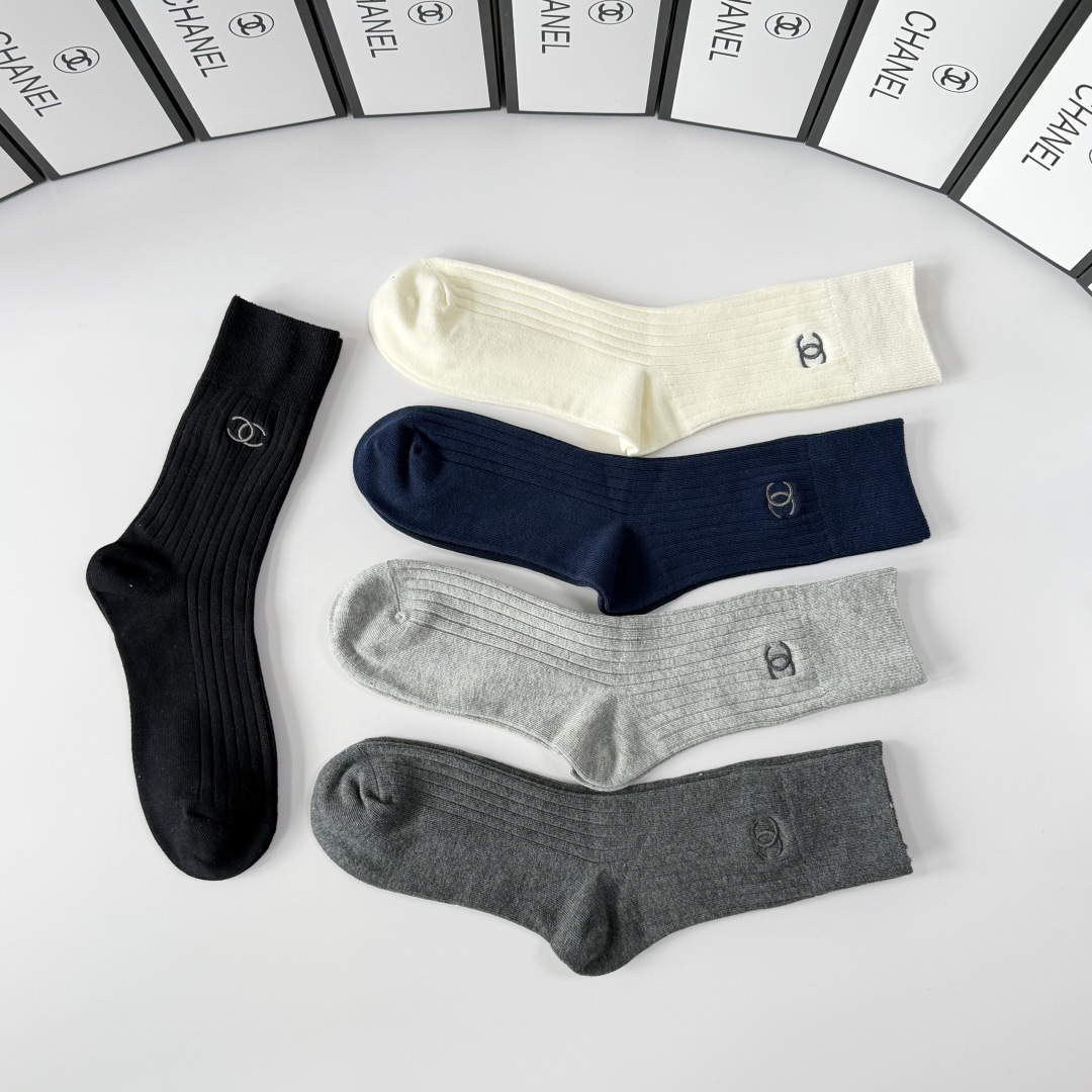 💛配专柜包装Chanel（香奈儿）新款针织刺绣中长款堆堆袜袜子！一盒五双，专柜同步筒袜袜子，💛大牌出街，