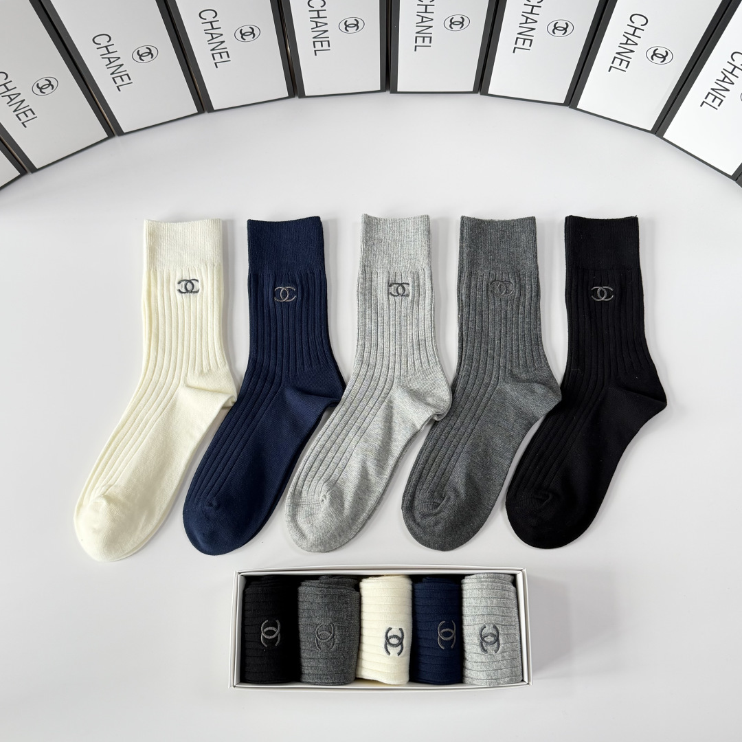 💛配专柜包装Chanel（香奈儿）新款针织刺绣中长款堆堆袜袜子！一盒五双，专柜同步筒袜袜子，💛大牌出街，