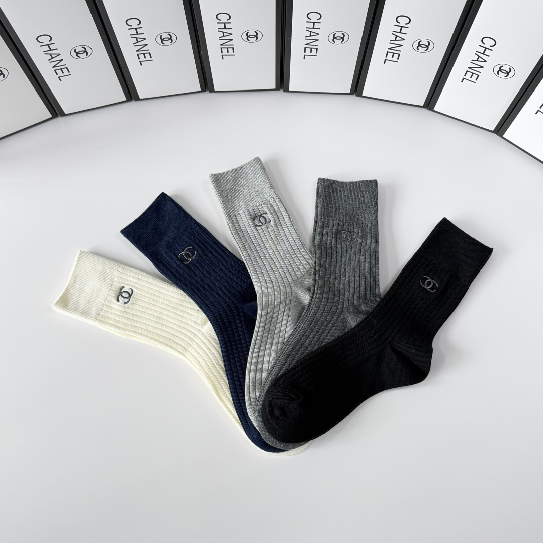 💛配专柜包装Chanel（香奈儿）新款针织刺绣中长款堆堆袜袜子！一盒五双，专柜同步筒袜袜子，💛大牌出街，