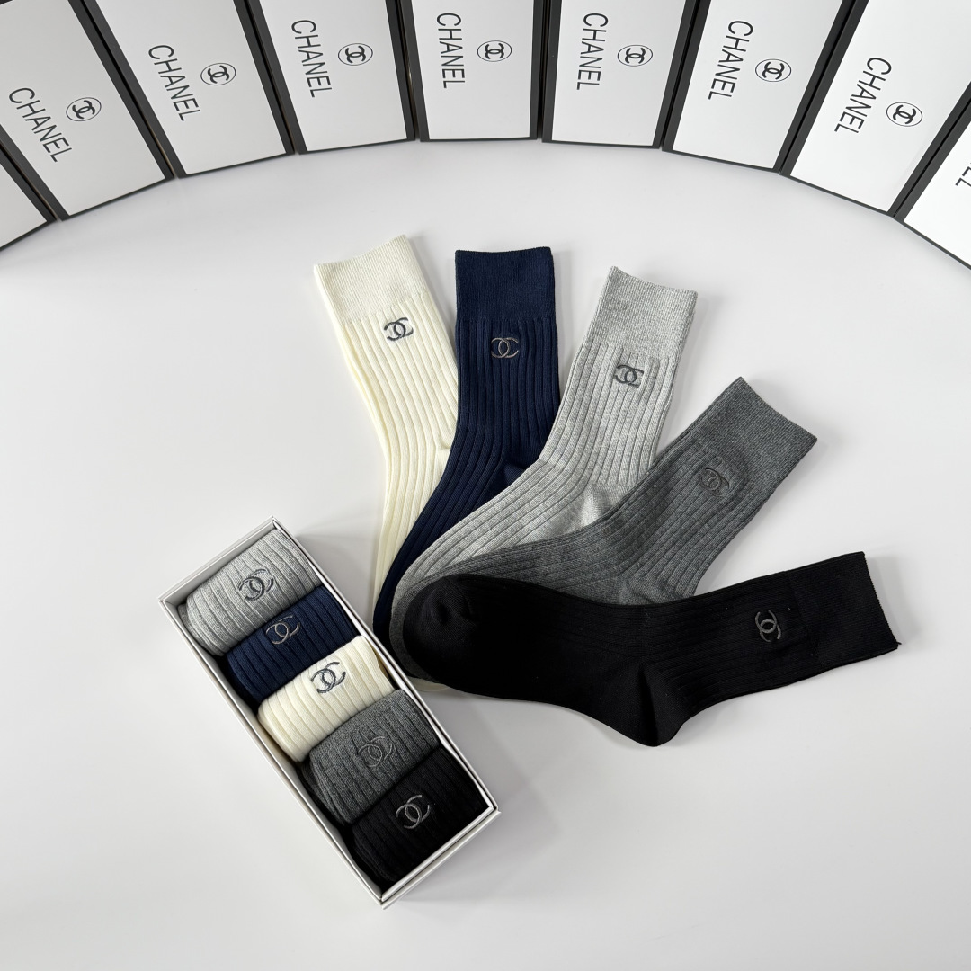 💛配专柜包装Chanel（香奈儿）新款针织刺绣中长款堆堆袜袜子！一盒五双，专柜同步筒袜袜子，💛大牌出街，