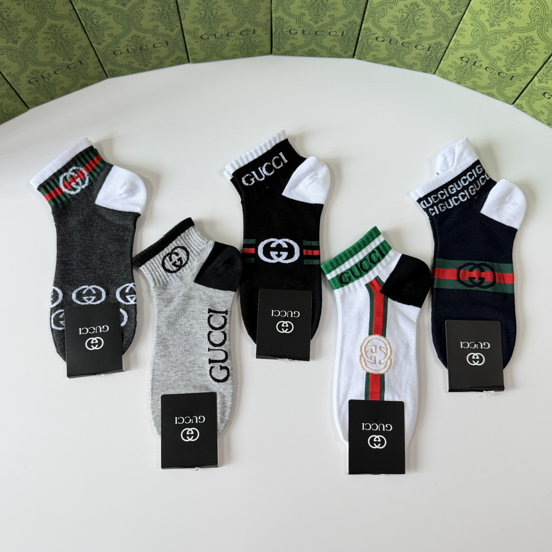 💛配包装Gucci（古驰）新款经典中短款堆堆袜袜子！一盒五双， 专柜同步筒袜袜子，💛大牌出街，潮人必备🔥