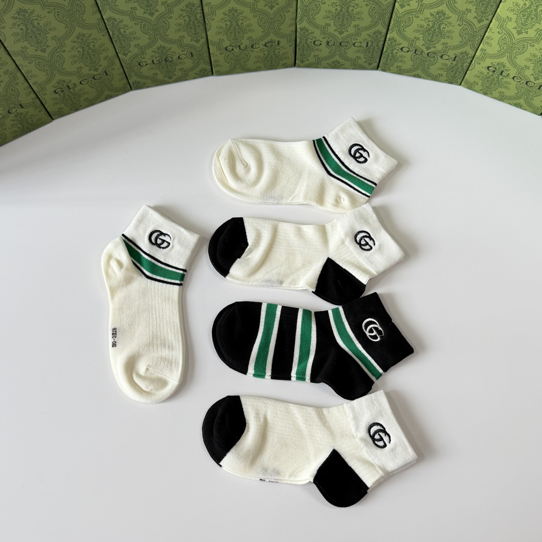 💛配包装Gucci（古驰）新款经典刺绣中短款堆堆袜袜子！一盒五双， 专柜同步筒袜袜子，💛大牌出街，潮人必
