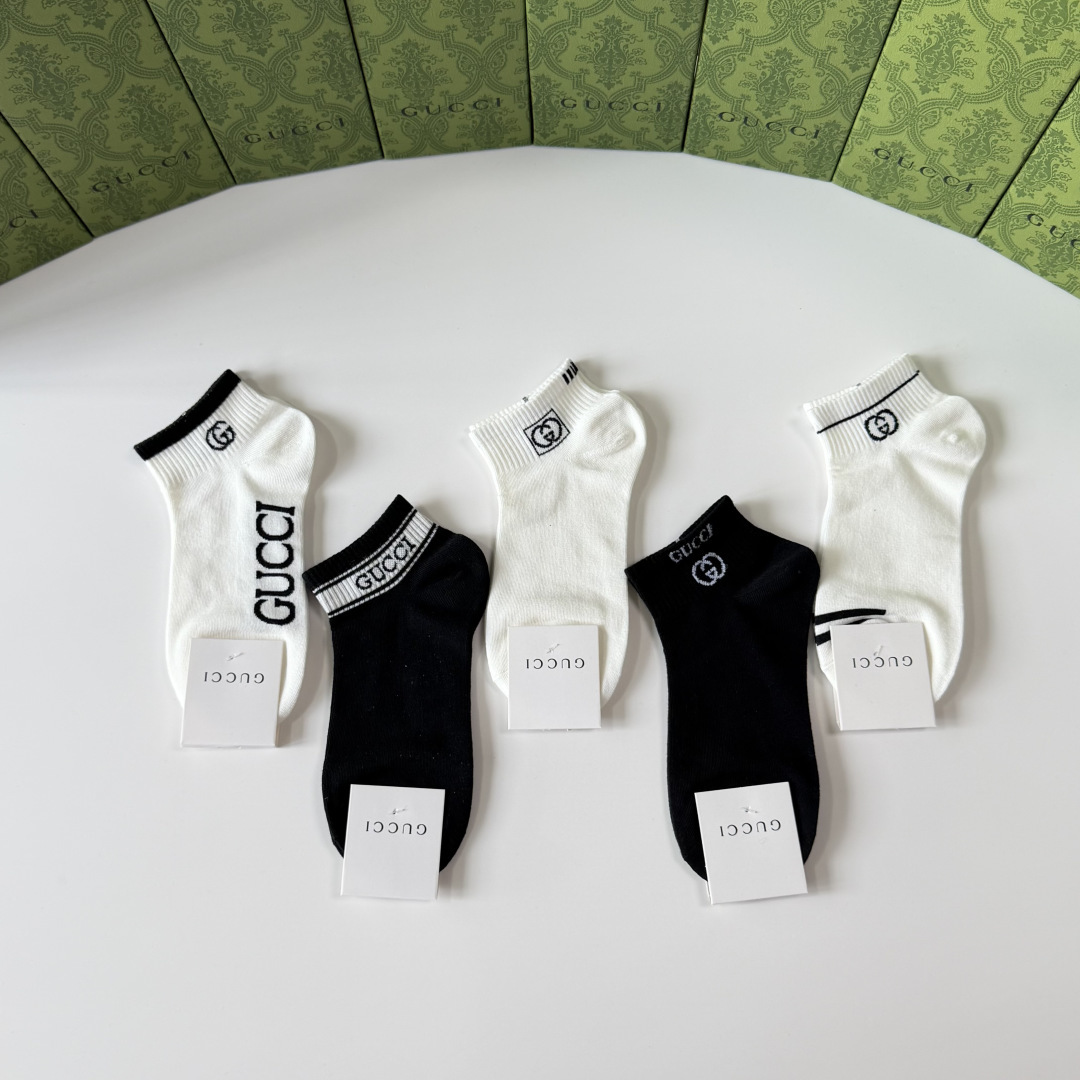 💛配包装Gucci（古驰）新款经典中短款堆堆袜袜子！一盒五双， 专柜同步筒袜袜子，💛大牌出街，潮人必备🔥