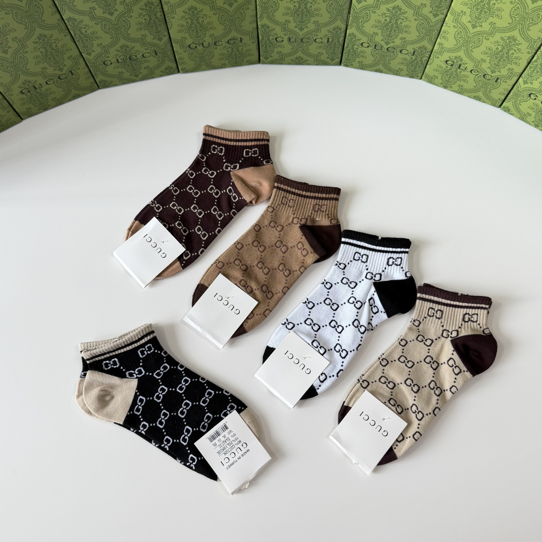 💛配包装Gucci（古驰）新款经典中短款堆堆袜袜子！一盒五双， 专柜同步筒袜袜子，💛大牌出街，潮人必备🔥