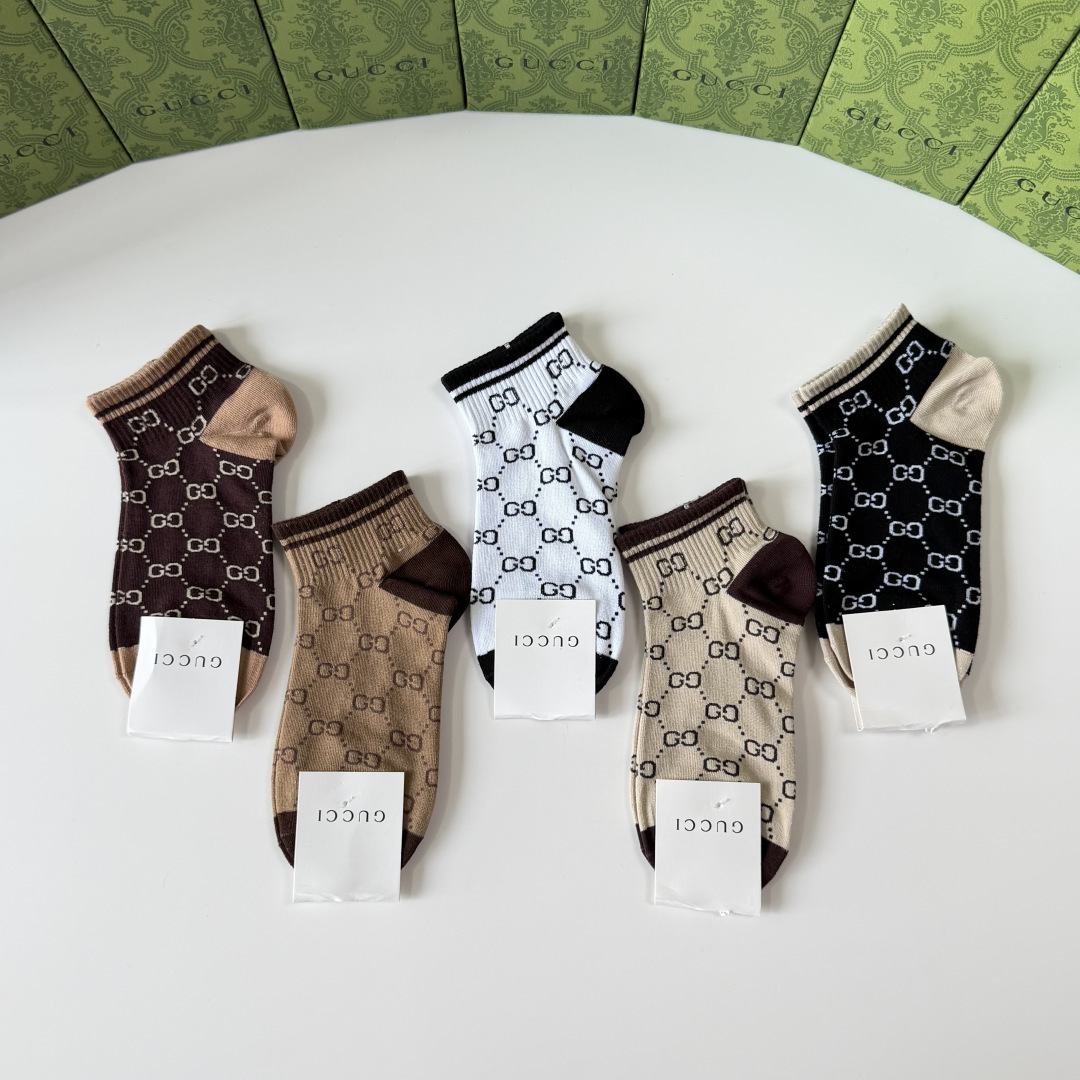 💛配包装Gucci（古驰）新款经典中短款堆堆袜袜子！一盒五双， 专柜同步筒袜袜子，💛大牌出街，潮人必备🔥
