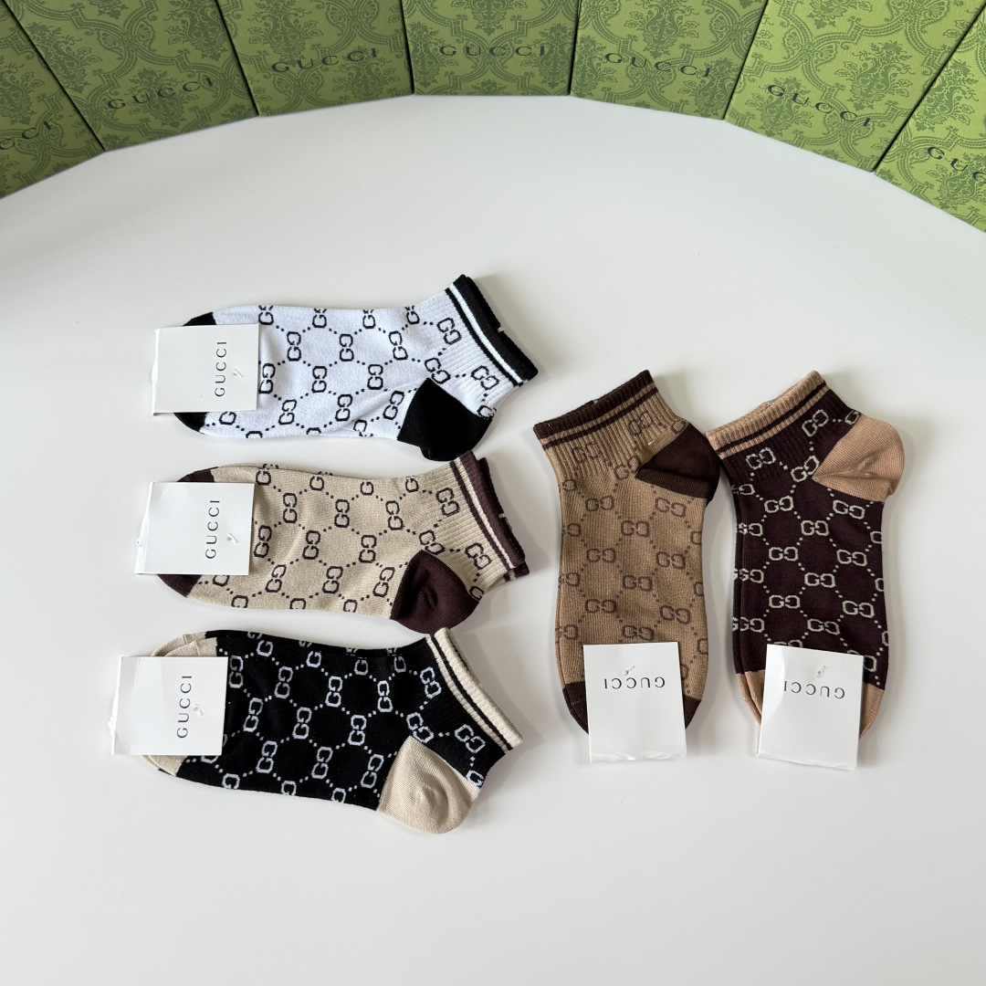 💛配包装Gucci（古驰）新款经典中短款堆堆袜袜子！一盒五双， 专柜同步筒袜袜子，💛大牌出街，潮人必备🔥