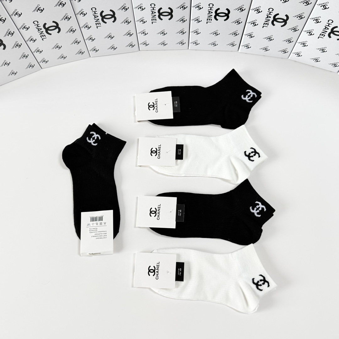 💛配包装Chanel（香奈儿）新款经典中短款堆堆袜袜子！一盒五双， 专柜同步筒袜袜子，💛大牌出街，潮人必