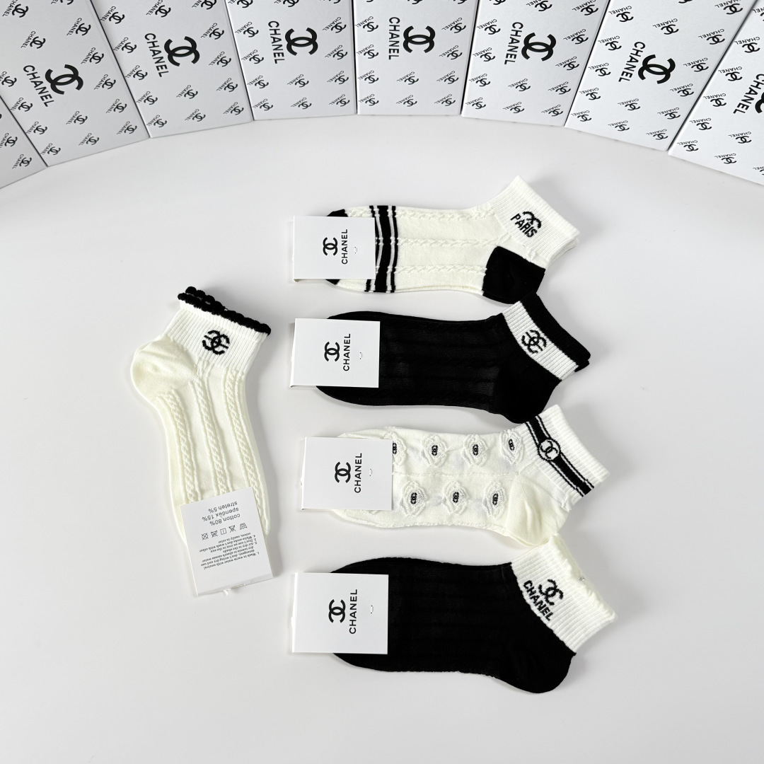 💛配包装Chanel（香奈儿）新款经典中短款堆堆袜袜子！一盒五双， 专柜同步筒袜袜子，💛大牌出街，潮人必