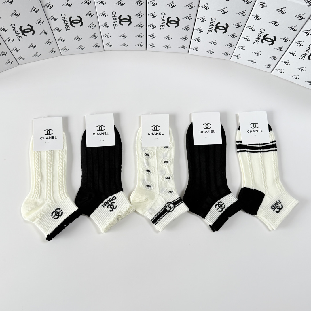 💛配包装Chanel（香奈儿）新款经典中短款堆堆袜袜子！一盒五双， 专柜同步筒袜袜子，💛大牌出街，潮人必