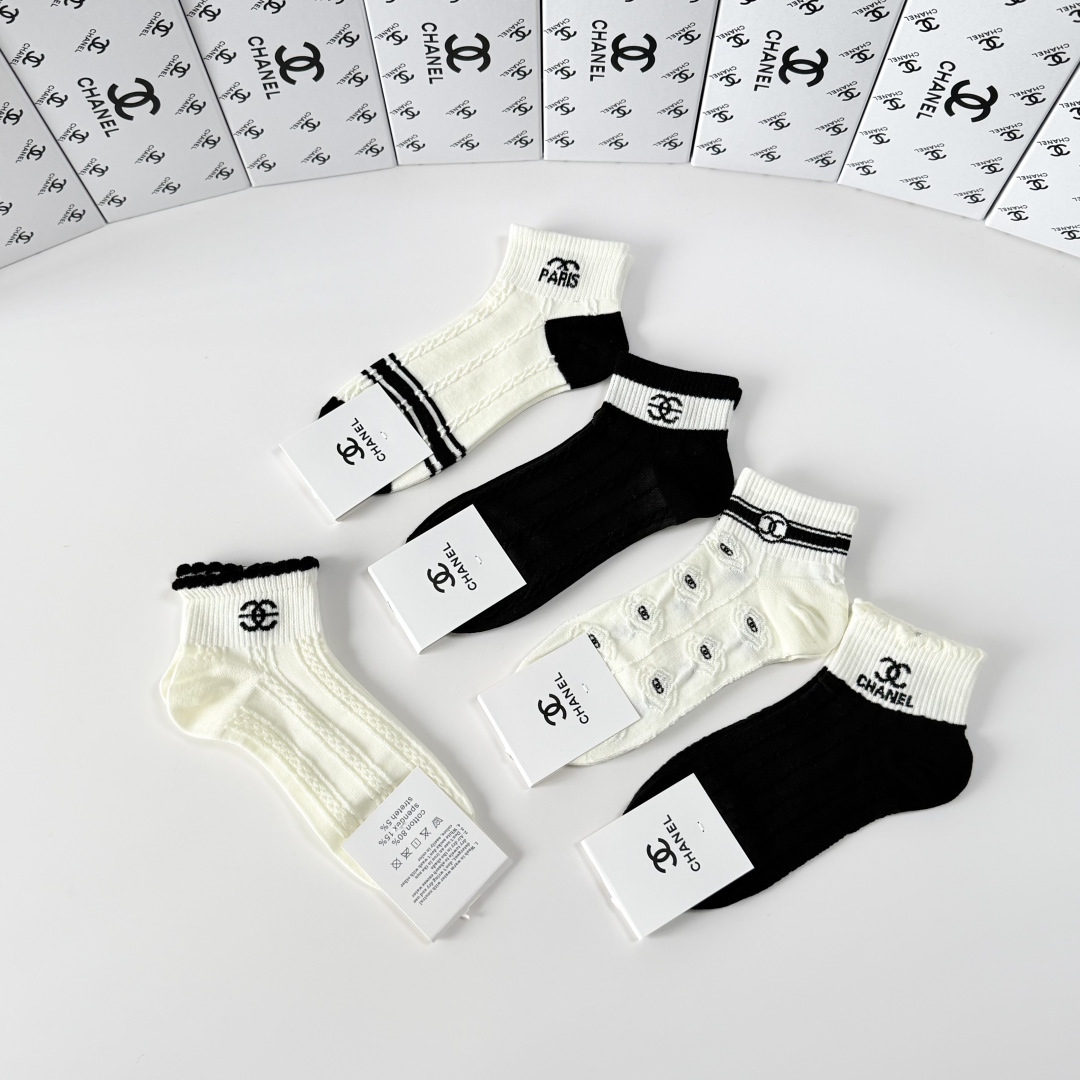 💛配包装Chanel（香奈儿）新款经典中短款堆堆袜袜子！一盒五双， 专柜同步筒袜袜子，💛大牌出街，潮人必
