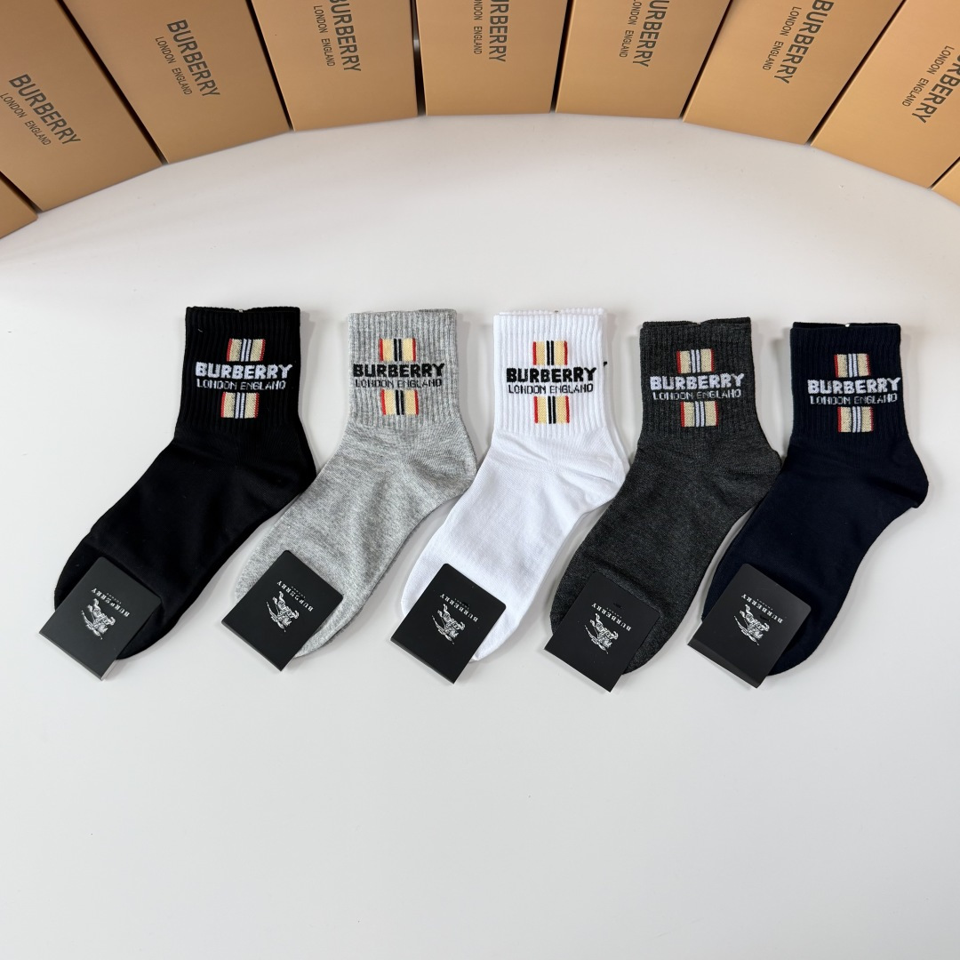 💛配包装Burberry （巴宝莉）新款经典中长款堆堆袜袜子！一盒五双， 专柜同步筒袜袜子，💛大牌出街，
