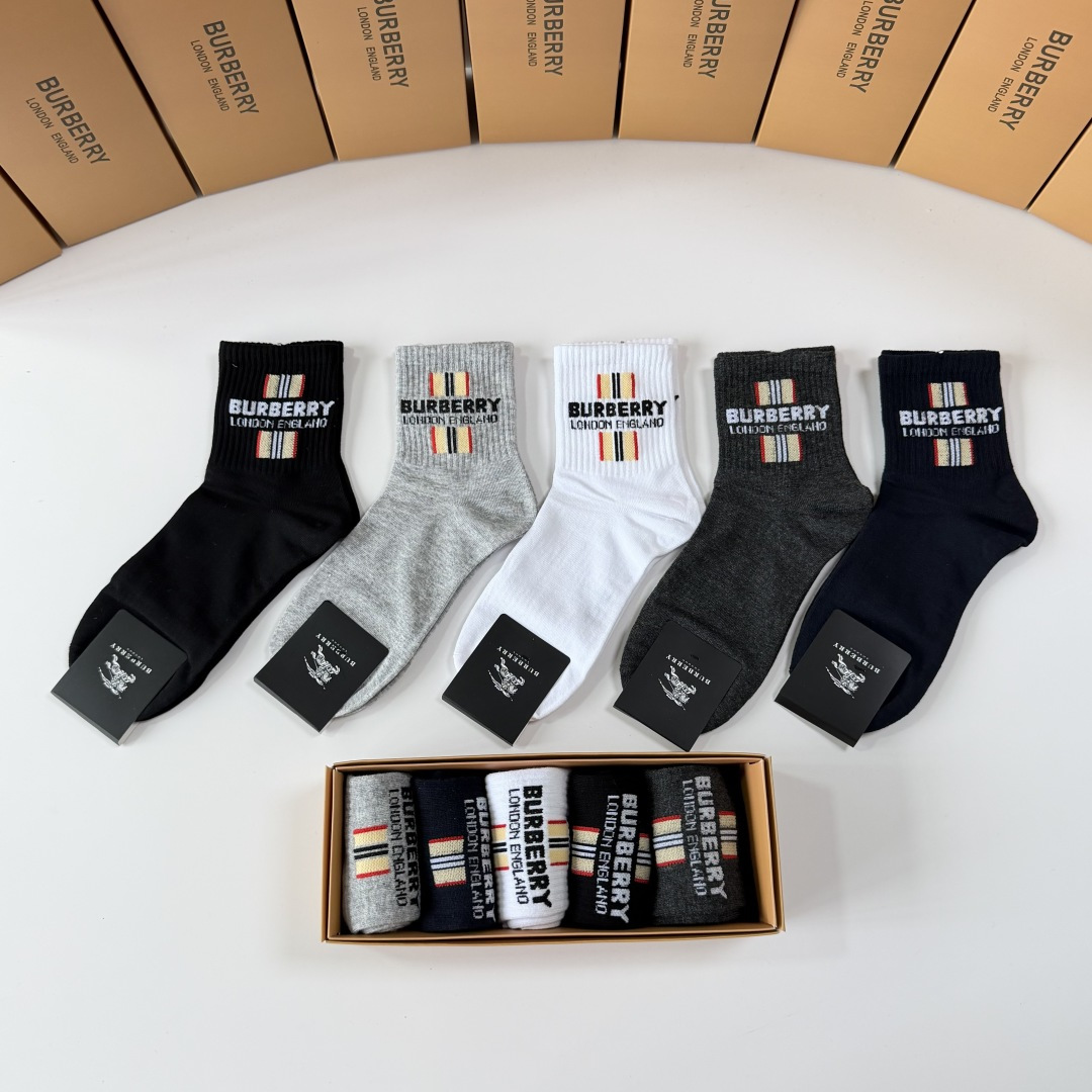 💛配包装Burberry （巴宝莉）新款经典中长款堆堆袜袜子！一盒五双， 专柜同步筒袜袜子，💛大牌出街，