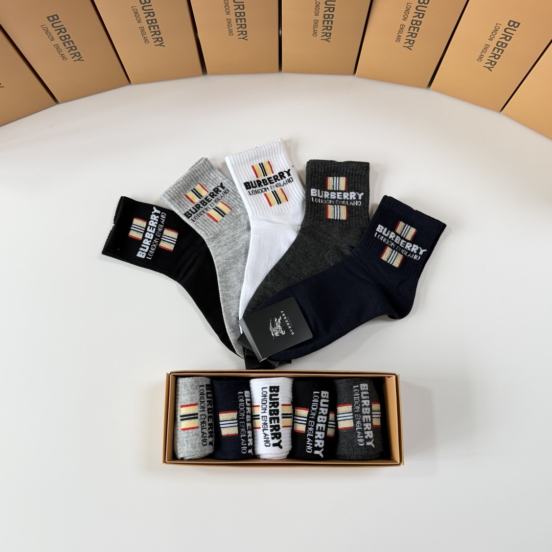 💛配包装Burberry （巴宝莉）新款经典中长款堆堆袜袜子！一盒五双， 专柜同步筒袜袜子，💛大牌出街，