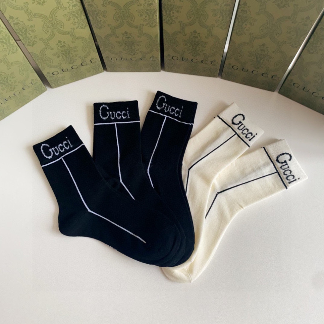 💛配专柜包装Gucci（古驰）新款中长款堆堆袜袜子！一盒五双，专柜同步筒袜袜子，大牌出街，潮人必备。超好