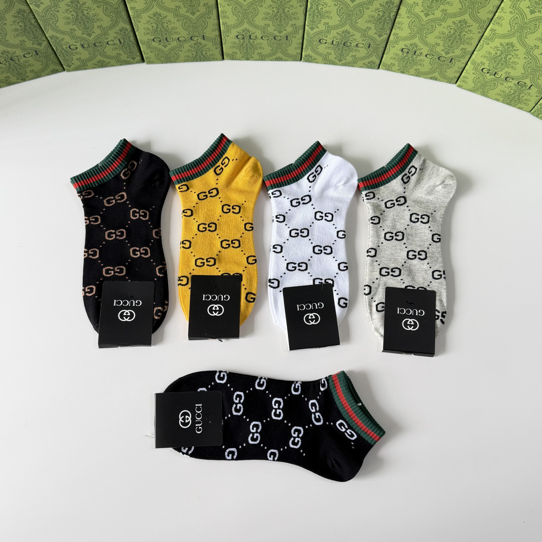 💛配专柜包装Gucci（古驰）新款中短款堆堆袜袜子！一盒五双，专柜同步筒袜袜子，💛大牌出街，潮人必备。超