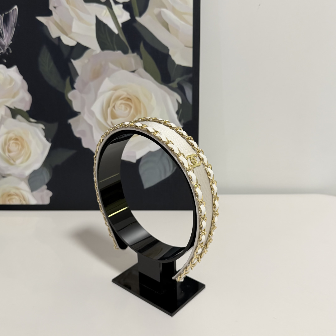 NO:813779,Specially equipped with counter packaging, Chanel's latest hairbands. Little fairies can get it now. Special materials. No hair. Can be salty or sweet ~ hairpins, hairpins, chanel, chanel, hairpins19860909特 配专柜包装 Chanel（香奈儿）最新发箍 小仙女快入手 特殊材质 不嘞头 可盐可甜～发夹,发夹,chanel,chanel,hairpins,accessory