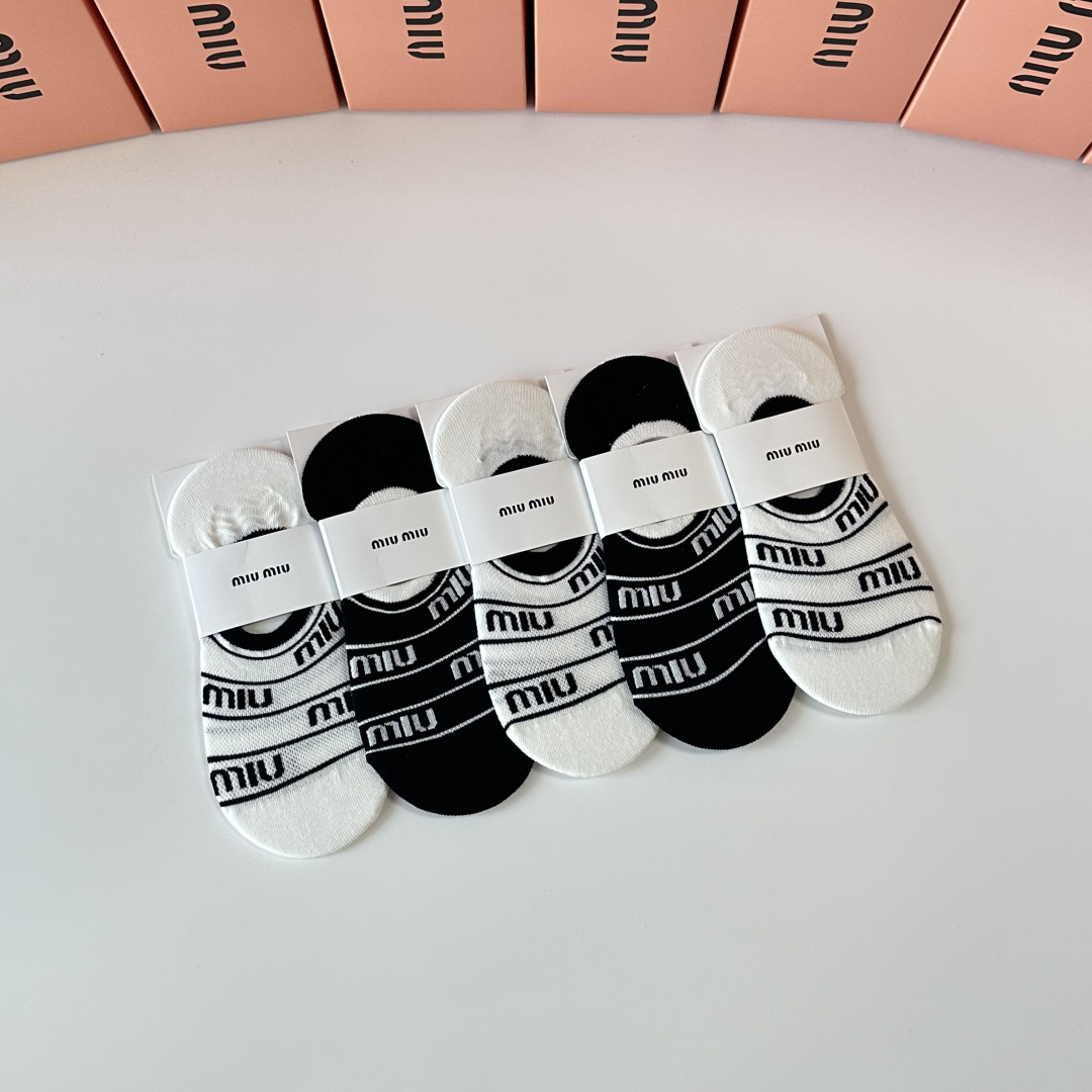 💛配专柜包装MIUMIU（缪缪）新款船袜隐形袜堆堆袜袜子！一盒五双，专柜同步筒袜袜子，💛大牌出街，潮人必