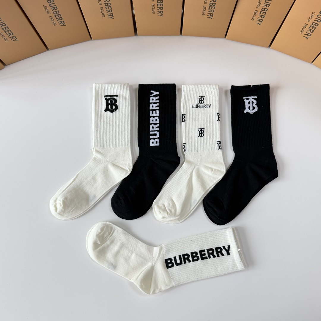 💛配包装Burberry （巴宝莉）新款经典中长筒堆堆袜袜子！一盒五双， 专柜同步筒袜袜子，💛大牌出街，