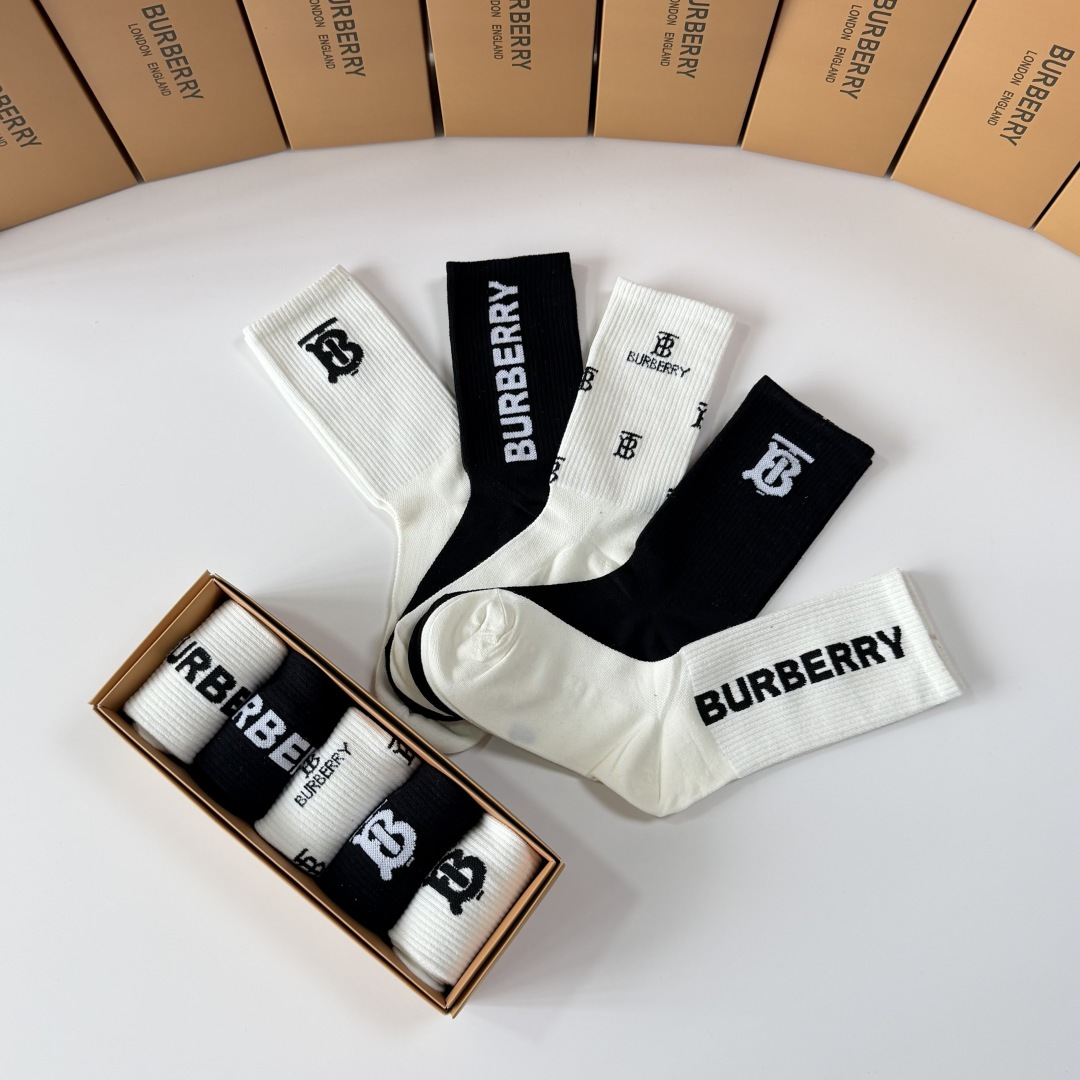 💛配包装Burberry （巴宝莉）新款经典中长筒堆堆袜袜子！一盒五双， 专柜同步筒袜袜子，💛大牌出街，