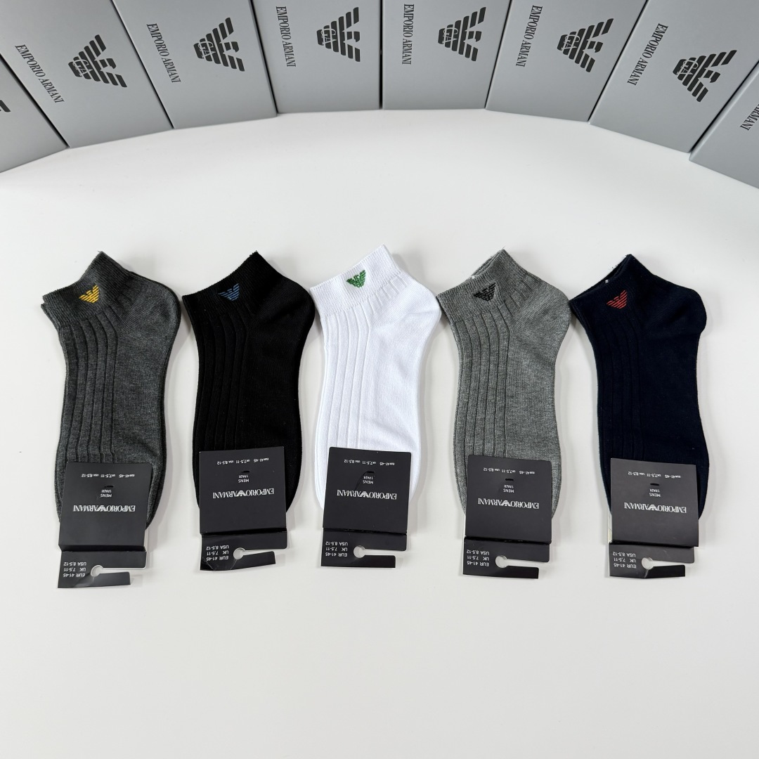 NO:812814,Specially equipped with counter packaging Armani's new embroidered short and medium-sized pile socks!  Five pairs in a box, synchronized tube socks at the counter, big brands going out on the street, must-have socks for fashionistas, stockings, socks, armani, socks19860909特 配专柜包装 阿玛尼 新款刺绣中短款堆堆袜袜子！一盒五双,专柜同步筒袜袜子,大牌出街,潮人必备超好搭袜子,丝袜,袜子,armani,socks,accessory