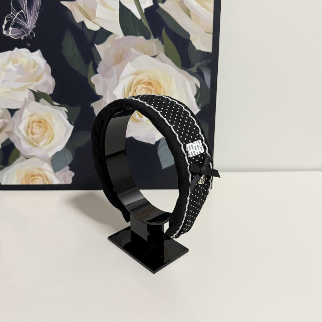 NO:813755,Specially equipped with counter packaging, MiuMiu's latest high-tech hairbands. Little fairies can get it now. Special materials. No hair. Can be salty or sweet ~ hairpins, hairpins, miumiu, hairpins19860909特 配专柜包装 MiuMiu（缪缪）最新高工发箍 小仙女快入手 特殊材质 不嘞头 可盐可甜～发夹,发夹,miumiu,hairpins,accessory