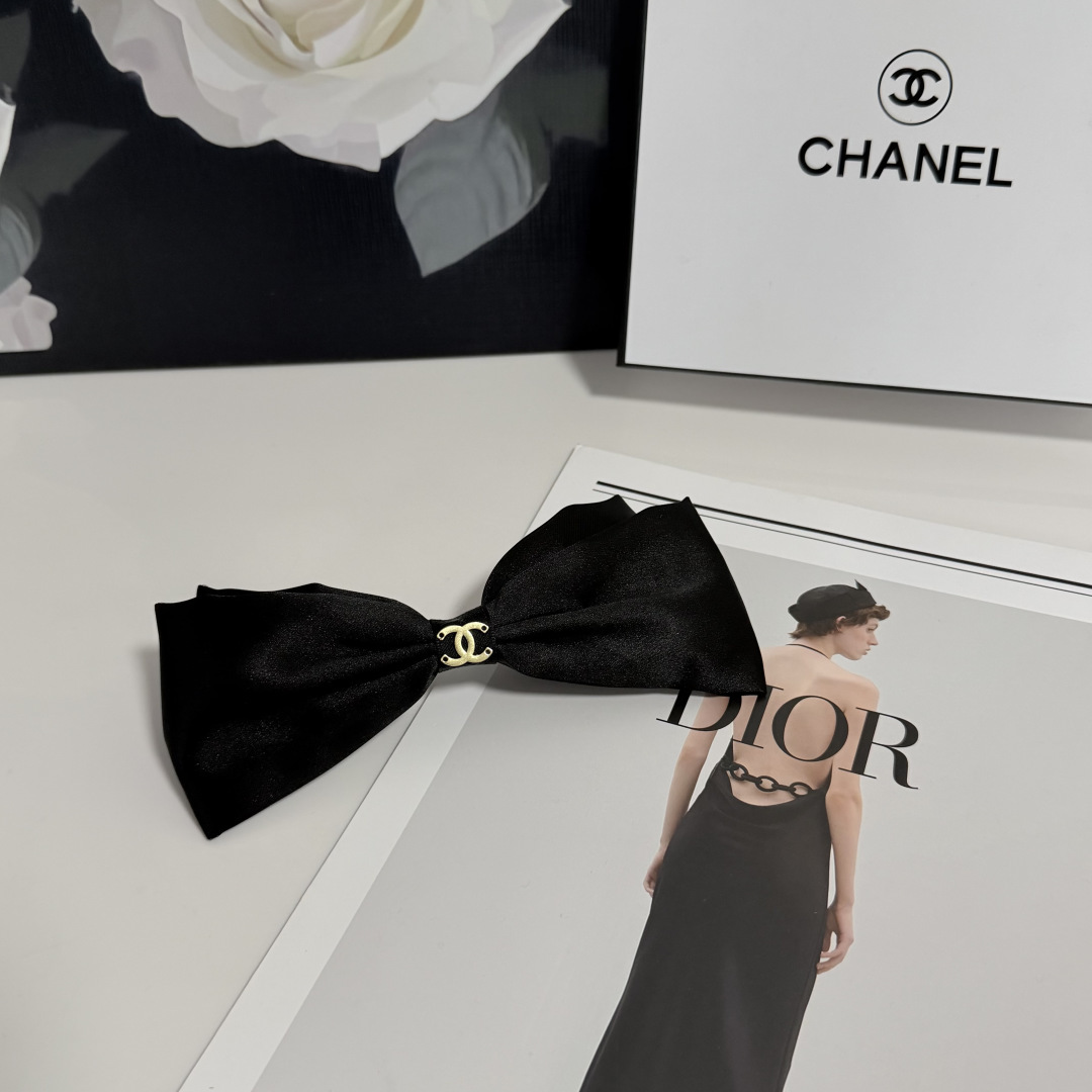 NO:813749,Specially equipped with counter packaging Chanel (Chanel) latest bow second-hand hardware clip# Trust me!  A must-have item for everyone. This piece must be bought. It has a fairy-like appearance. The little fairy wants to keep it. Whoever wears it will look better ~ hairpins, hairpins, chanel, chanel, hairpins19860909特 配专柜包装 Chanel（香奈儿）最新蝴蝶结中古五金发夹# 信我！人手必备的单品 这件必须买 洋气神仙颜值 小仙女要收了它,谁戴谁好看～发夹,发夹,chanel,chanel,hairpins,accessory