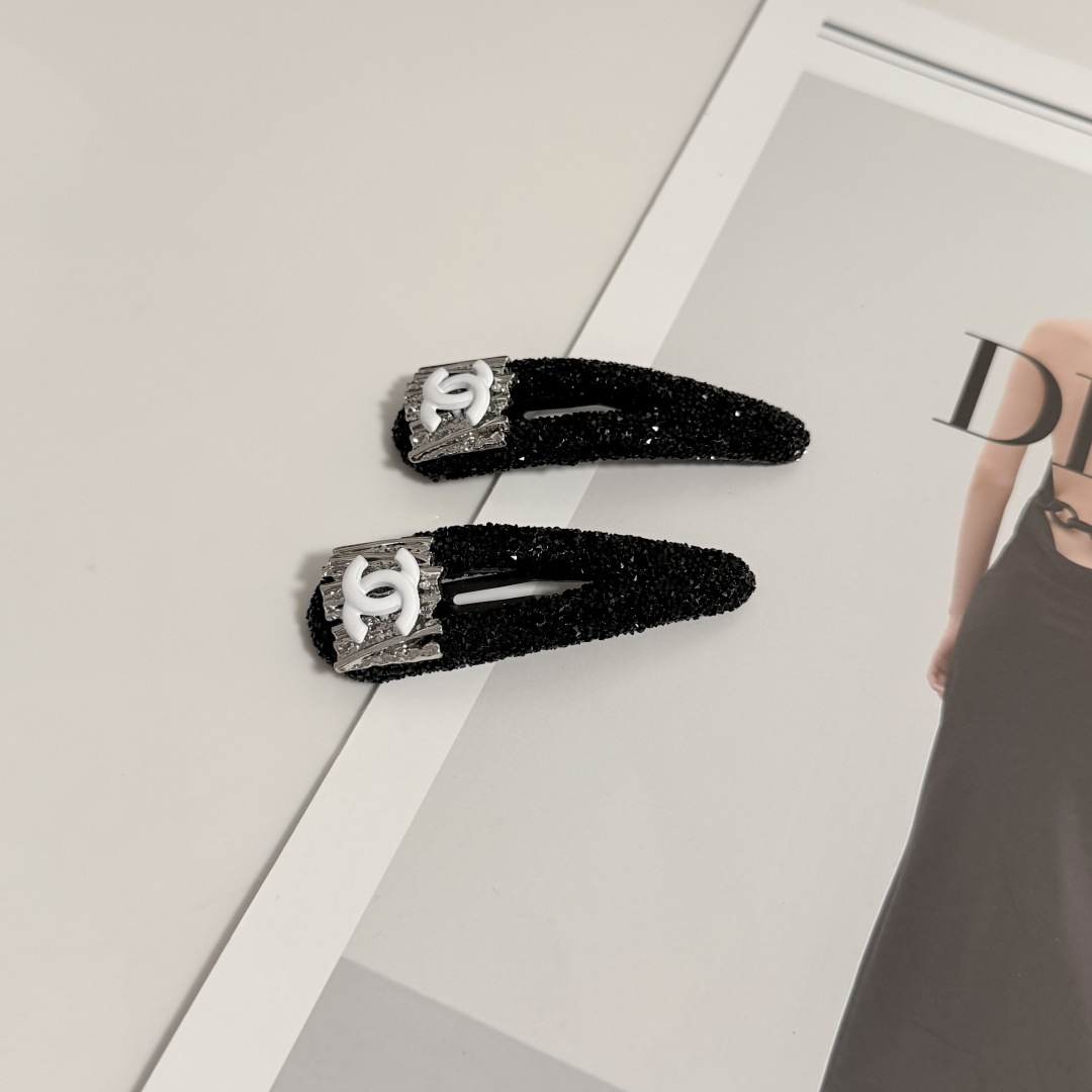 NO:813761,Special (two-piece set) with full packaging Chanel (Chanel) this year's best-selling new vintage vintage hairpins, a super fairy pair, fashionable, casual hairpins, hairpins, chanel, chanel, hairpins19860909特（两件套） 配全套包装 Chanel（香奈儿）今年最好卖的新款 Vintage中古复古发夹 超仙的一对 时髦精 随便入的款发夹,发夹,chanel,chanel,hairpins,accessory