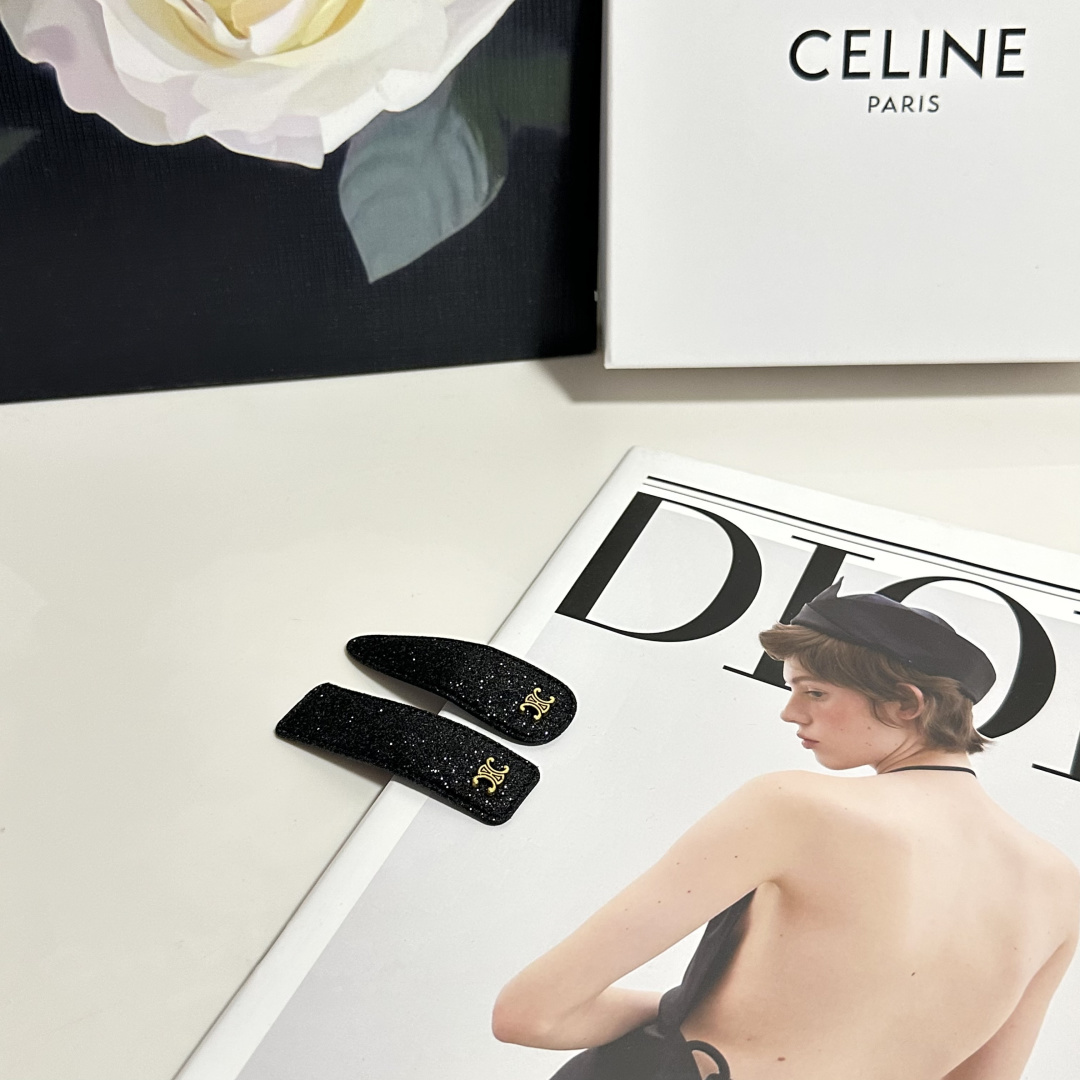 NO:813763,Special (two-piece set) with complete packaging Celine (Celine) best-selling new vintage vintage hairpin this year, a super fairy pair, fashionable, casual hairpins, hairpins, celine, celine, hairpins19860909特（两件套） 配全套包装 Celine（赛琳）今年最好卖的新款 Vintage中古复古发夹 超仙的一对 时髦精 随便入的款发夹,发夹,celine,celine,hairpins,accessory
