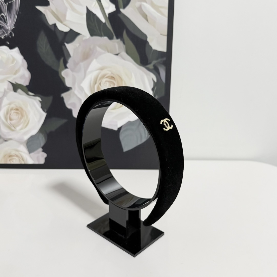 NO:813767,Specially equipped with counter packaging, Chanel's latest velvet headband, little fairies can buy it now. Special material, no hair, salty or sweet ~ hairpins, hairpins, chanel, chanel, hairpins19860909特 配专柜包装 Chanel（香奈儿）最新丝绒发箍 小仙女快入手 特殊材质 不嘞头 可盐可甜～发夹,发夹,chanel,chanel,hairpins,accessory